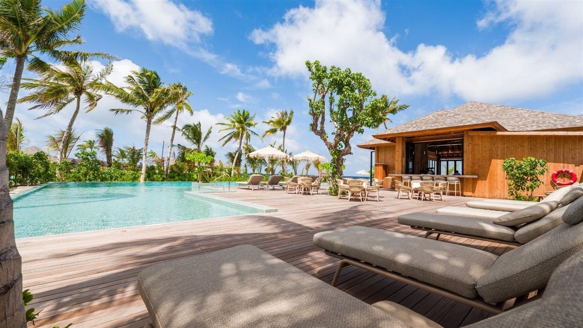 Großer Pool im Beach Club